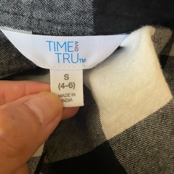 ⚡️ Black White Plaid Buttoned Down Flannel Shirt Top ~ Size S ⚡️ - Picture 3 of 3
